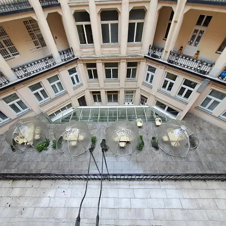 Superior Centrum Basilica Apartment *